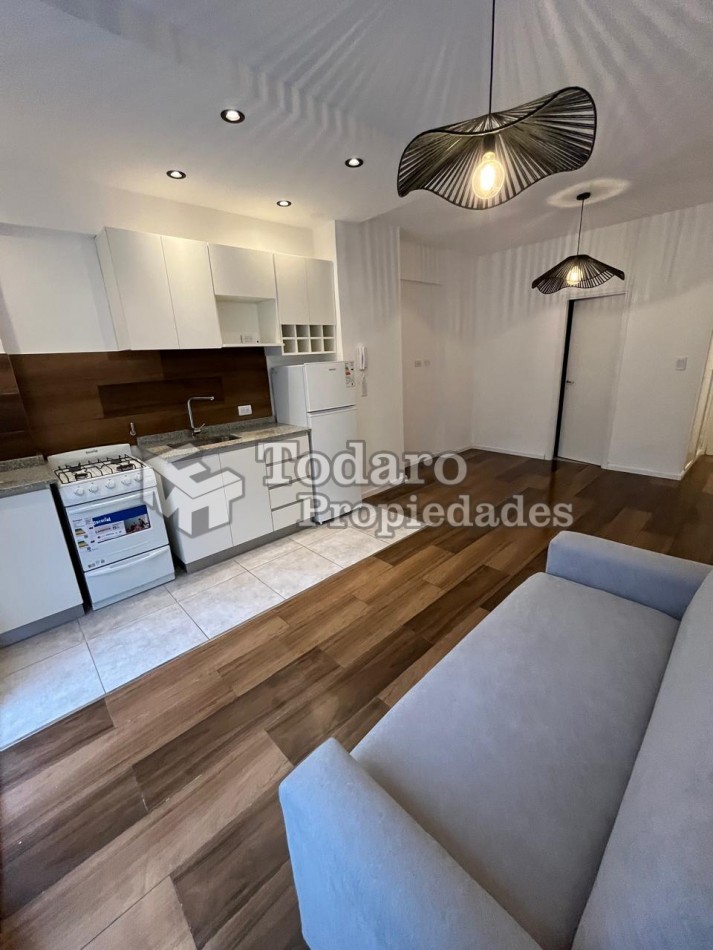 Departamento con patio reciclado plaza Colon 