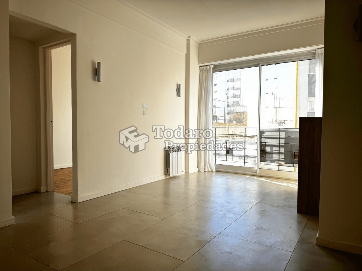 Departamento 2 Ambientes Reciclado a la calle en Venta
