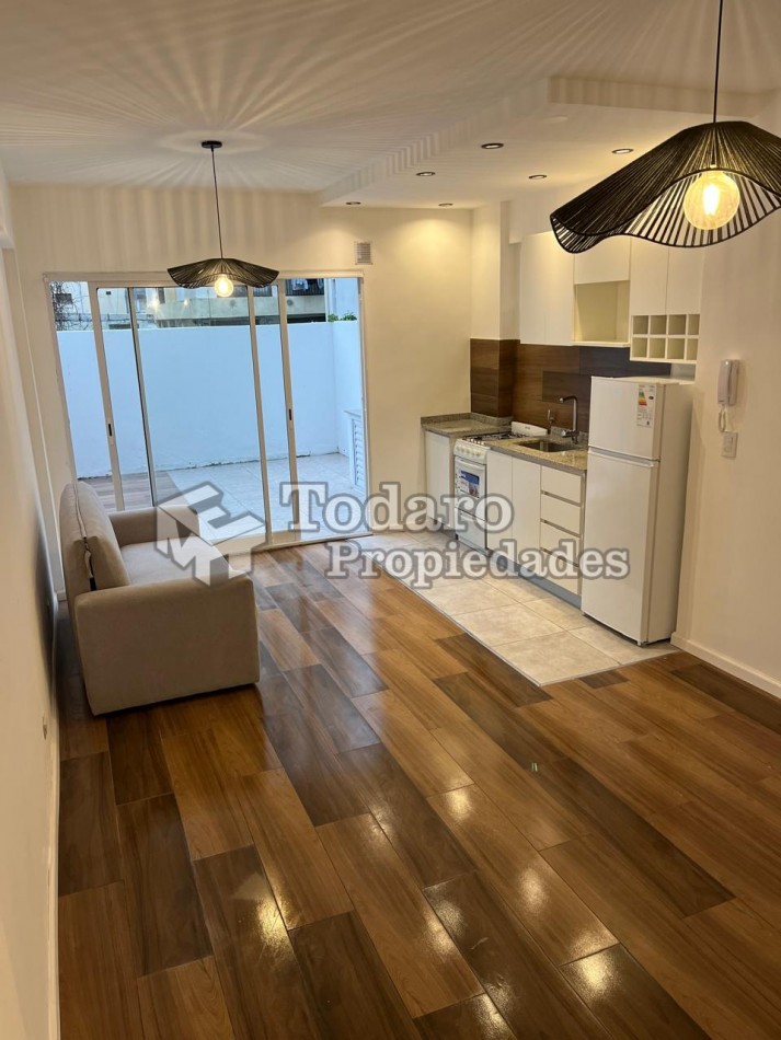 Departamento con patio reciclado plaza Colon 