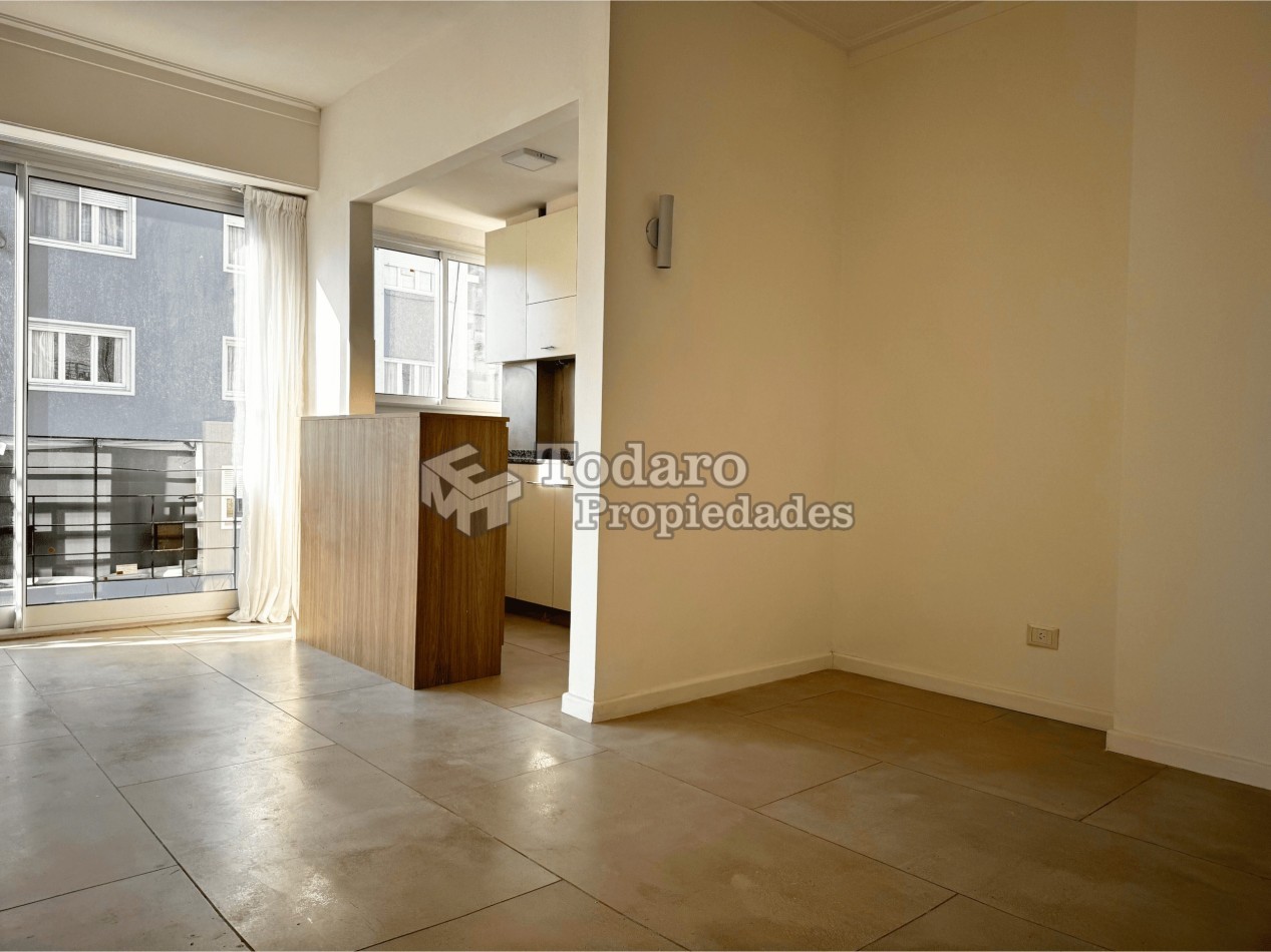 Departamento 2 Ambientes Reciclado a la calle en Venta