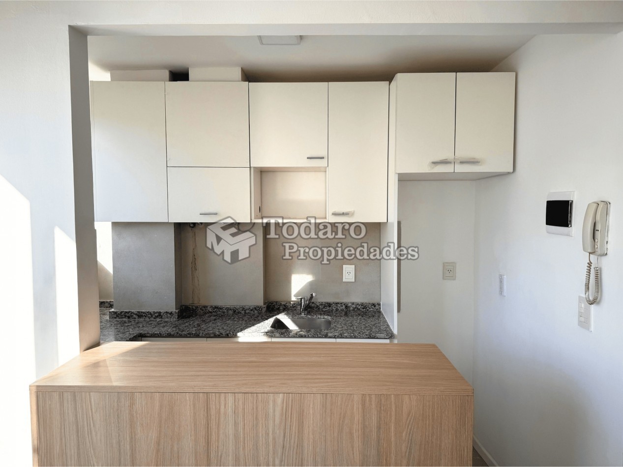 Departamento 2 Ambientes Reciclado a la calle en Venta