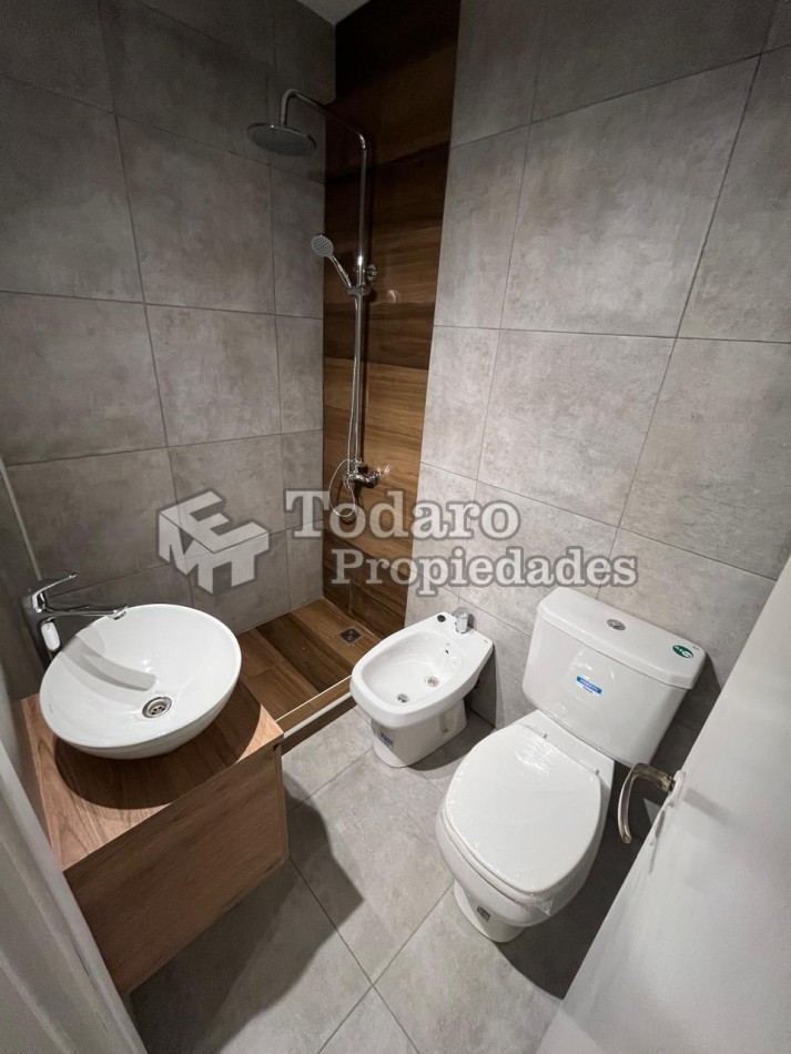 Departamento con patio reciclado plaza Colon 