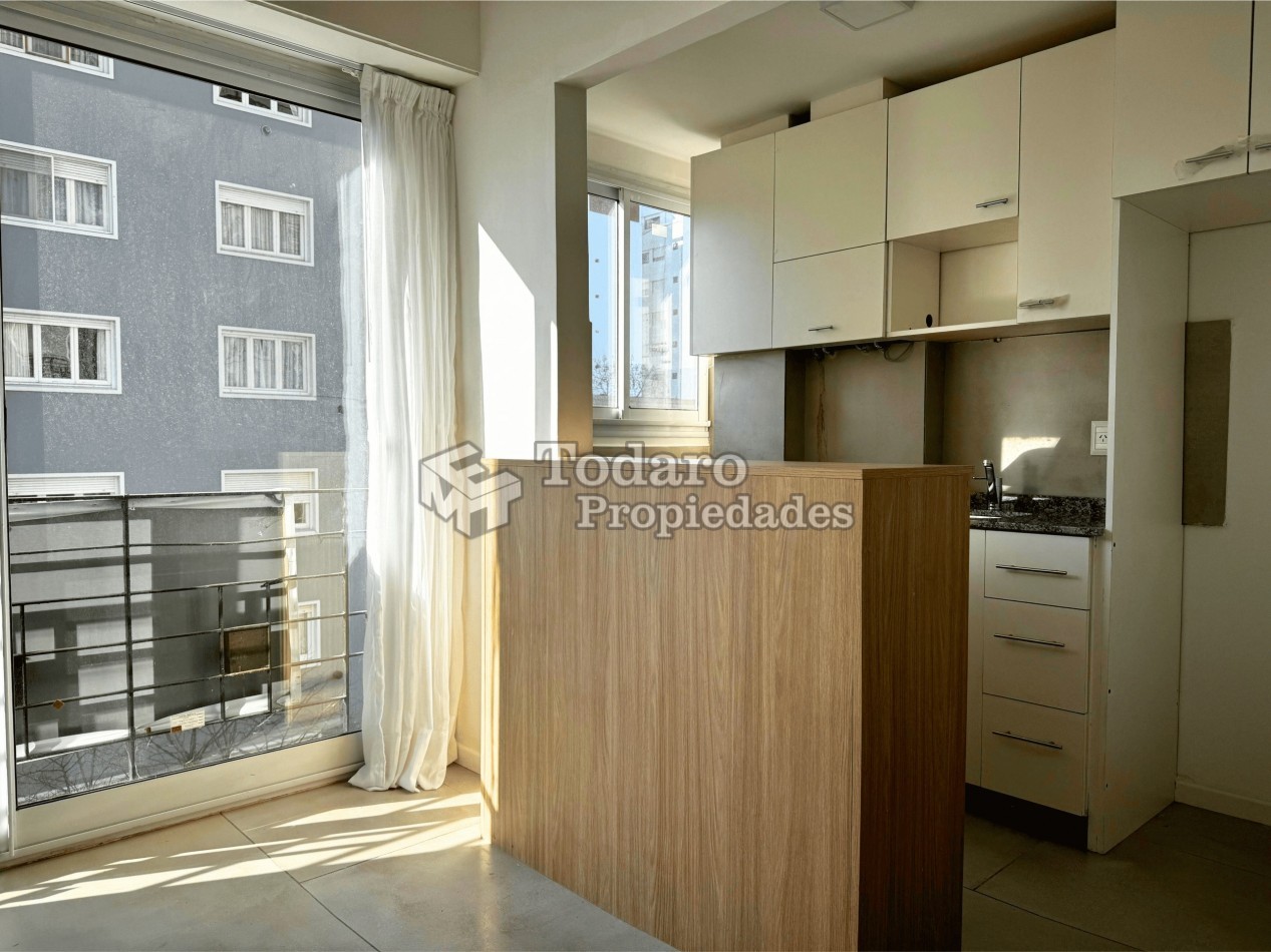 Departamento 2 Ambientes Reciclado a la calle en Venta