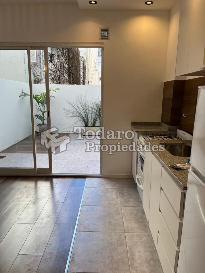 Departamento con patio reciclado plaza Colon 