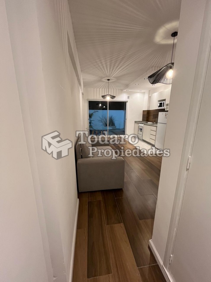 Departamento con patio reciclado plaza Colon 