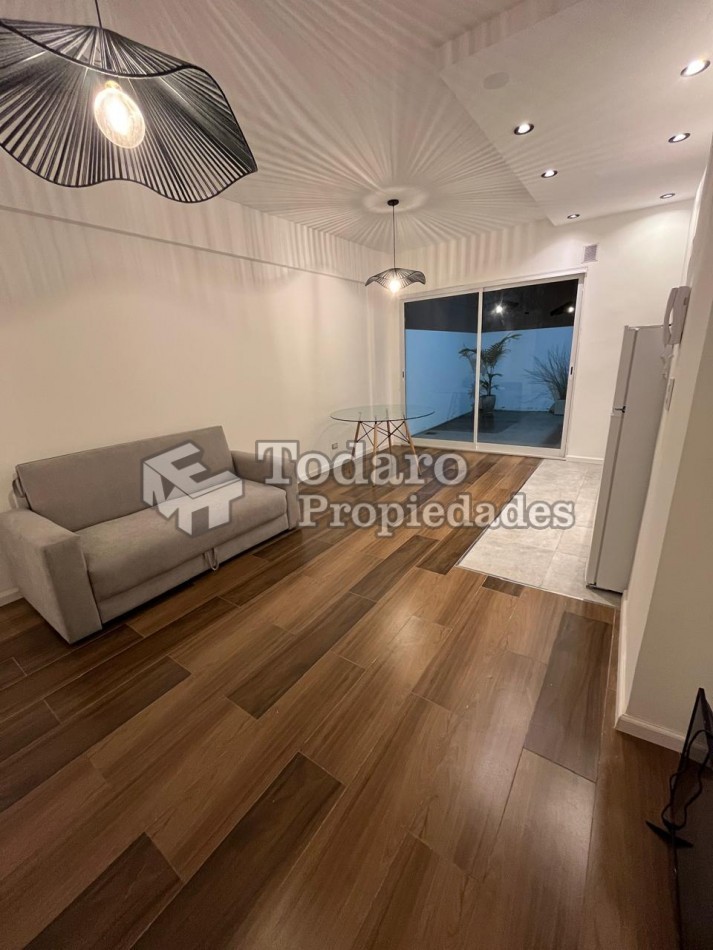 Departamento con patio reciclado plaza Colon 