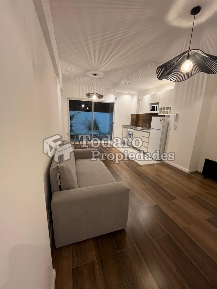 Departamento con patio reciclado plaza Colon 