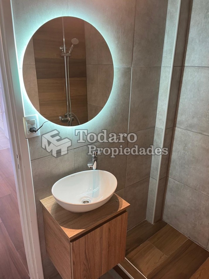 Departamento con patio reciclado plaza Colon 