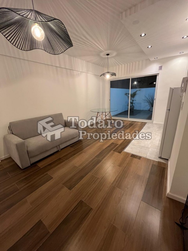 Departamento con patio reciclado plaza Colon 