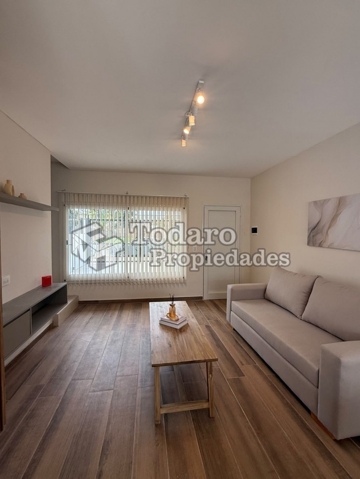Duplex de dos plantas de 4 ambientes c/cochera