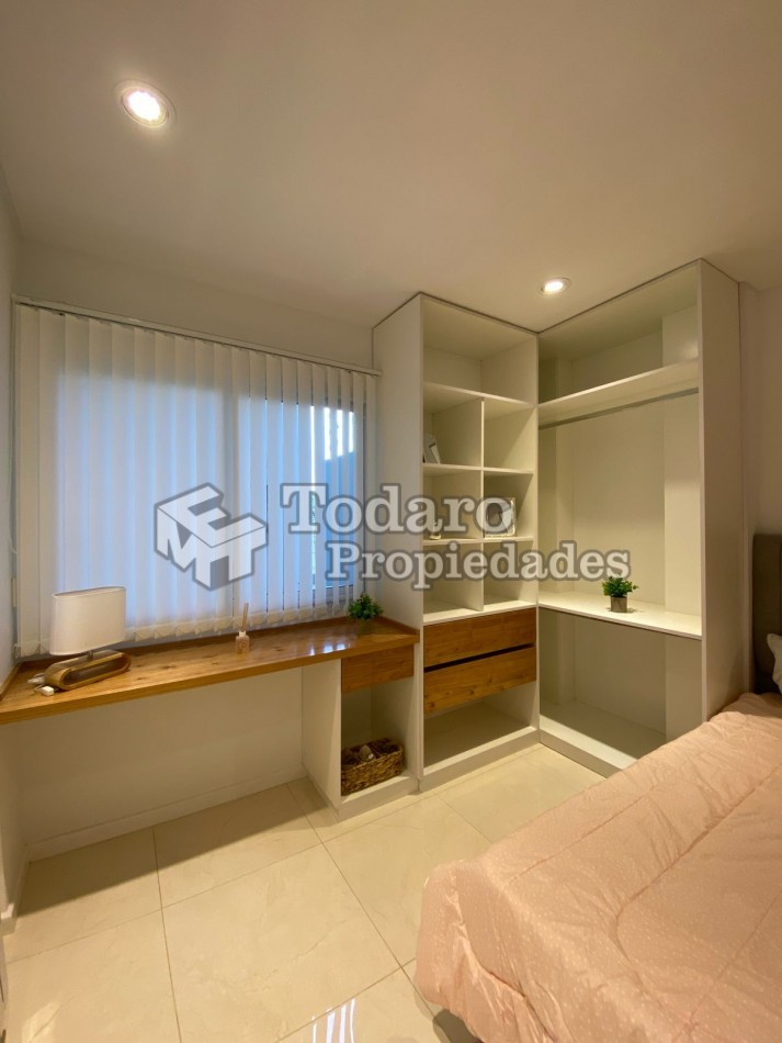 3 ambientes a la calle con balcon corrido Totalmente reciclado a nuevo.