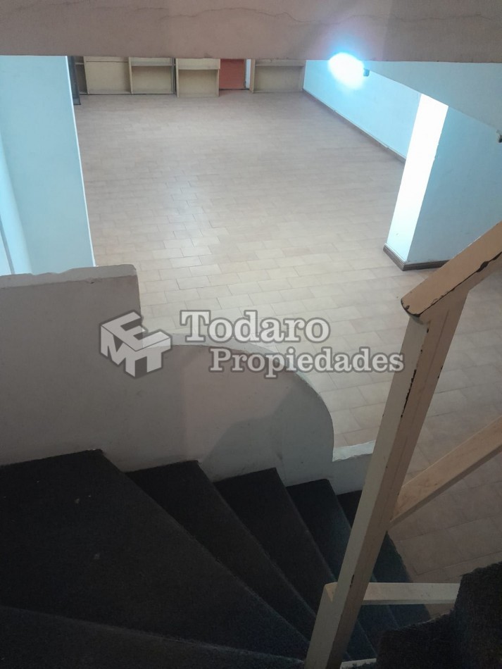 Excelente local en el centro de la ciudad sobre la calle Belgrano