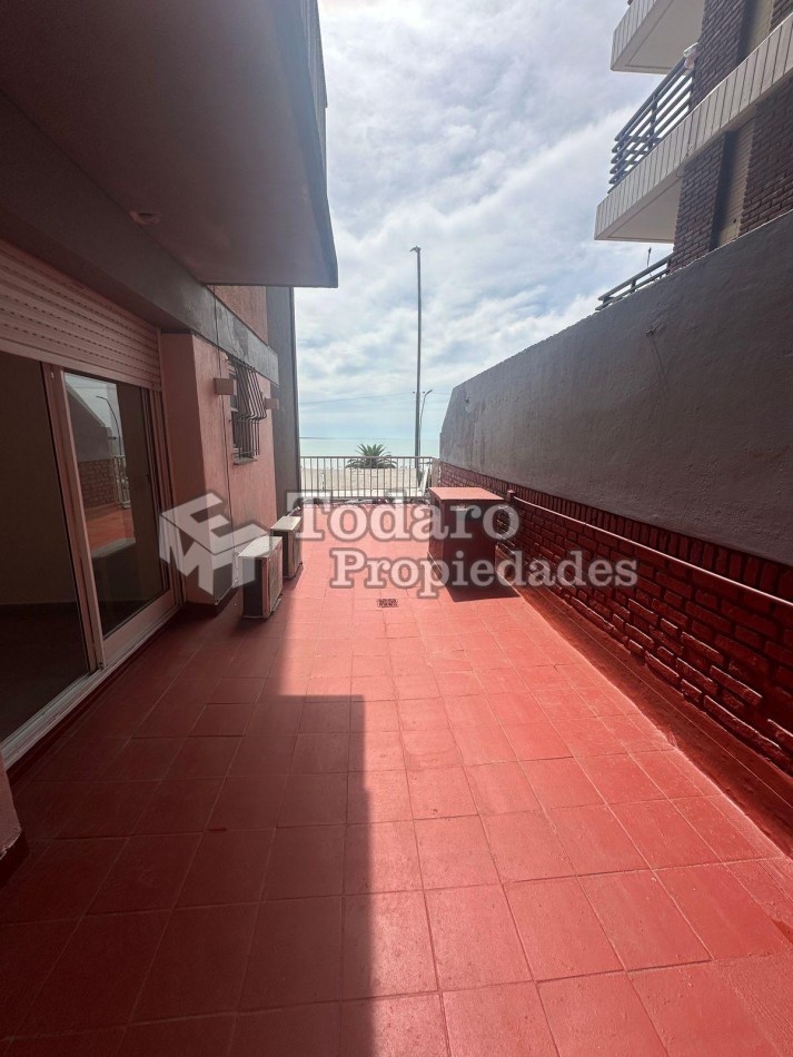 3 ambientes frente al mar, a la calle, balcon terraza y cochera fija