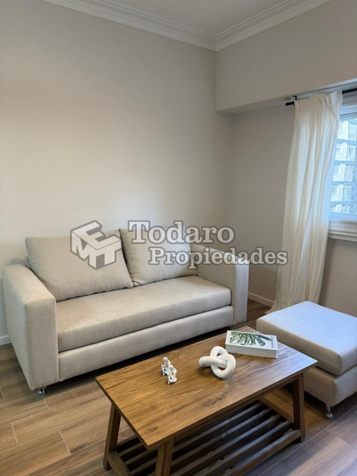 Departamento 3 ambientes reciclado con balcon a la calle
