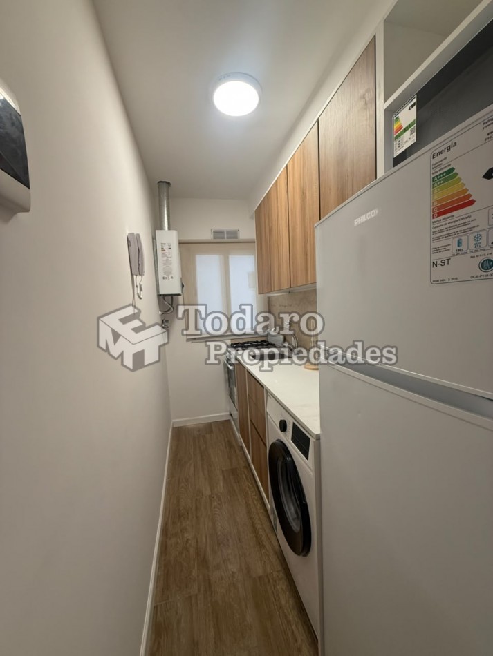 Venta departamento tres ambientes, zona centro. Reciclado y amoblado