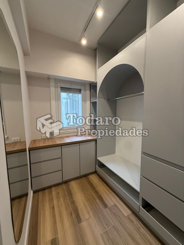 Departamento 3 ambientes reciclado con balcon a la calle