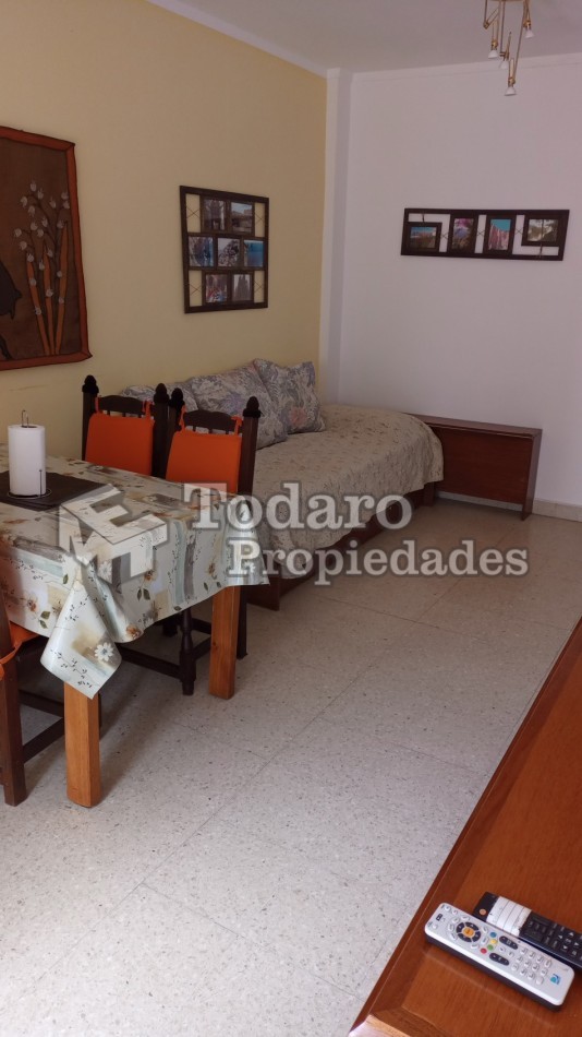 Departamento en Venta Dos Ambientes Amplio a La Calle con Balcon Saliente