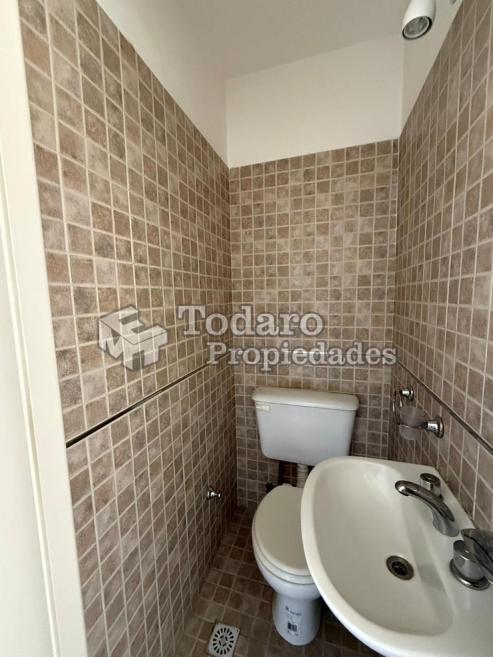 3 Ambientes c/dep a la calle con balcon terraza
