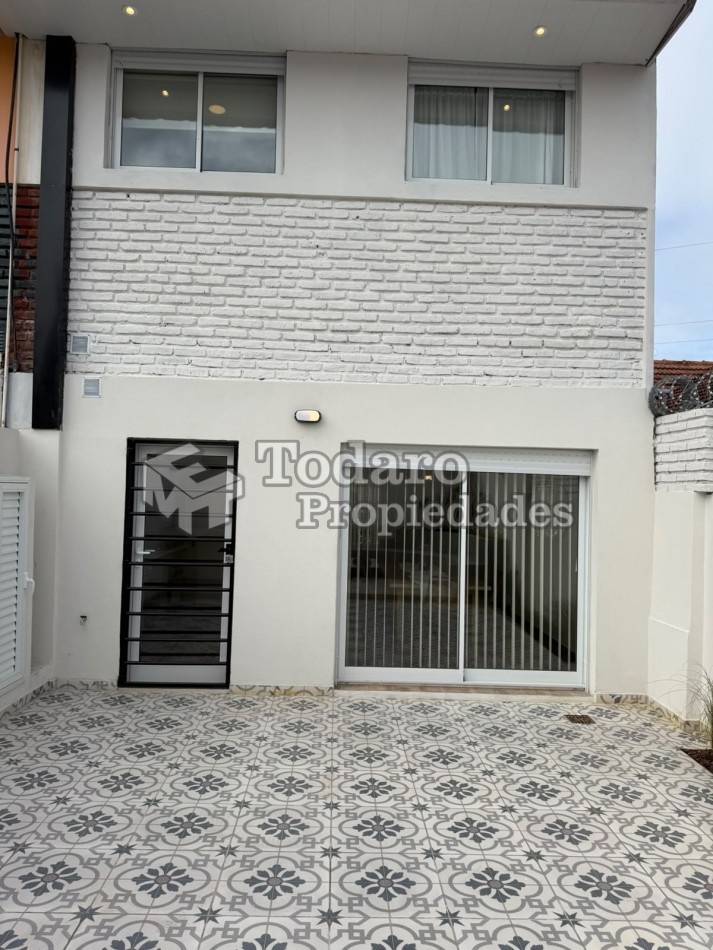 Duplex de dos plantas de 4 ambientes c/cochera