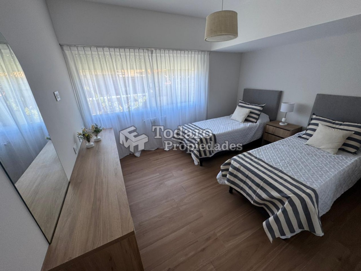 Chalet en PH 4 ambientes , en excelente zona Paseo Aldrey