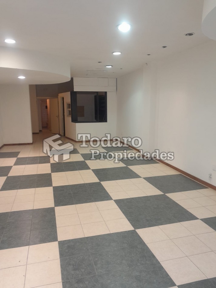 Excelente local en el centro de la ciudad sobre la calle Belgrano