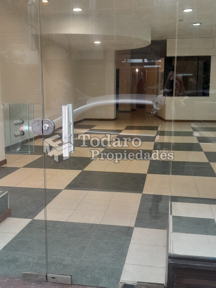 Excelente local en el centro de la ciudad sobre la calle Belgrano