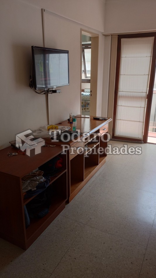 Departamento en Venta Dos Ambientes Amplio a La Calle con Balcon Saliente