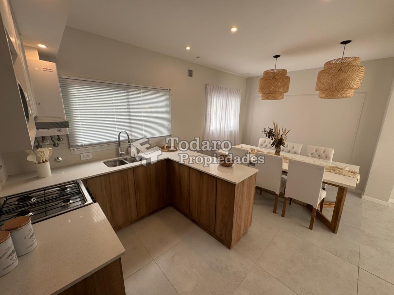 Chalet en PH 4 ambientes , en excelente zona Paseo Aldrey