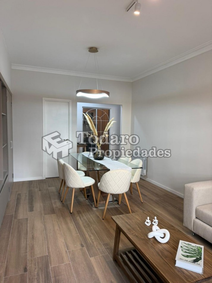 Departamento 3 ambientes reciclado con balcon a la calle