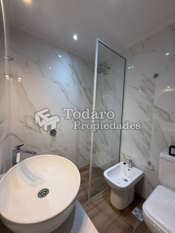 Departamento 3 ambientes reciclado con balcon a la calle