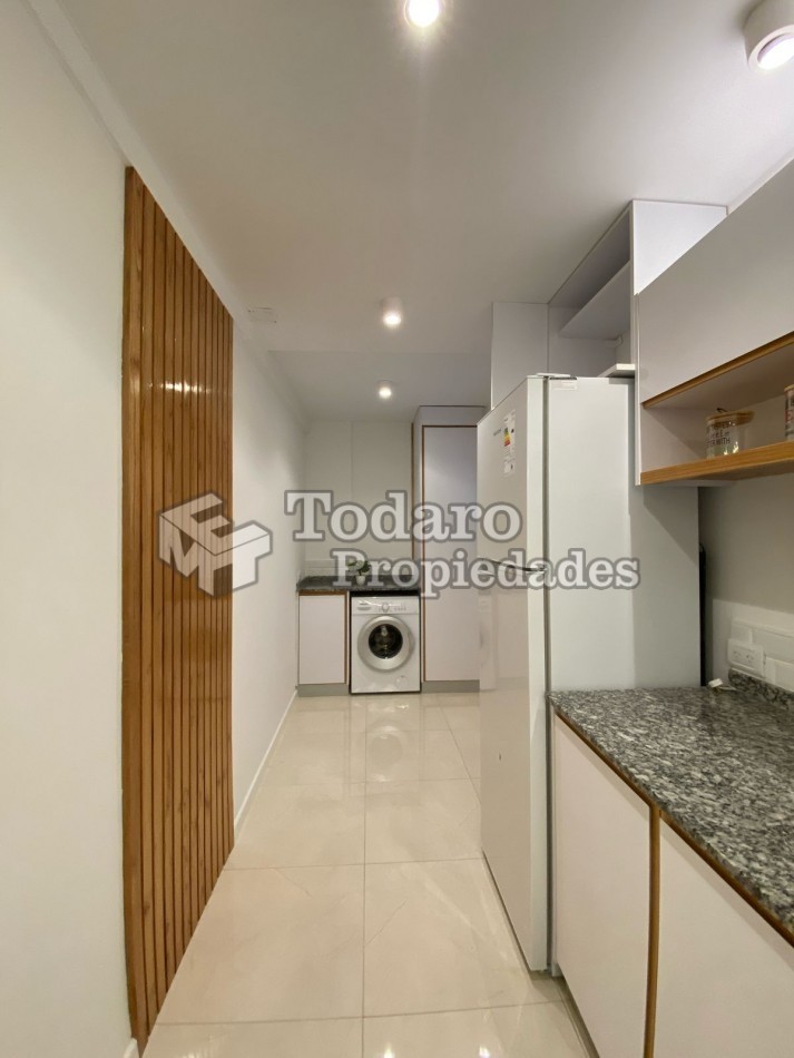 3 ambientes a la calle con balcon corrido Totalmente reciclado a nuevo.