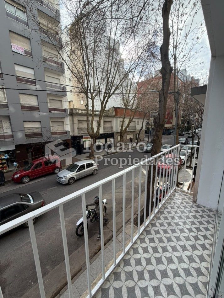  3 ambientes a la calle con balcon y 2 baños Reciclado a nuevo
