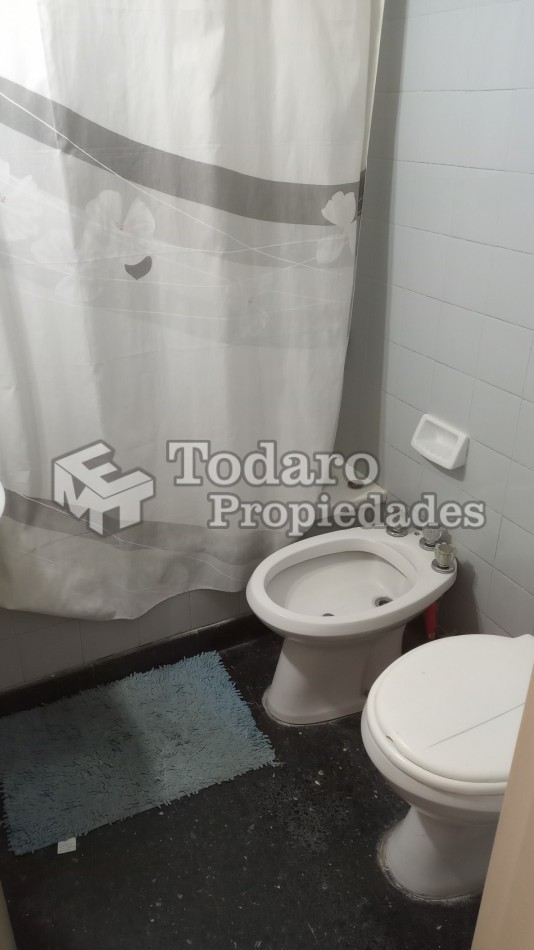 Departamento en Venta Dos Ambientes Amplio a La Calle con Balcon Saliente