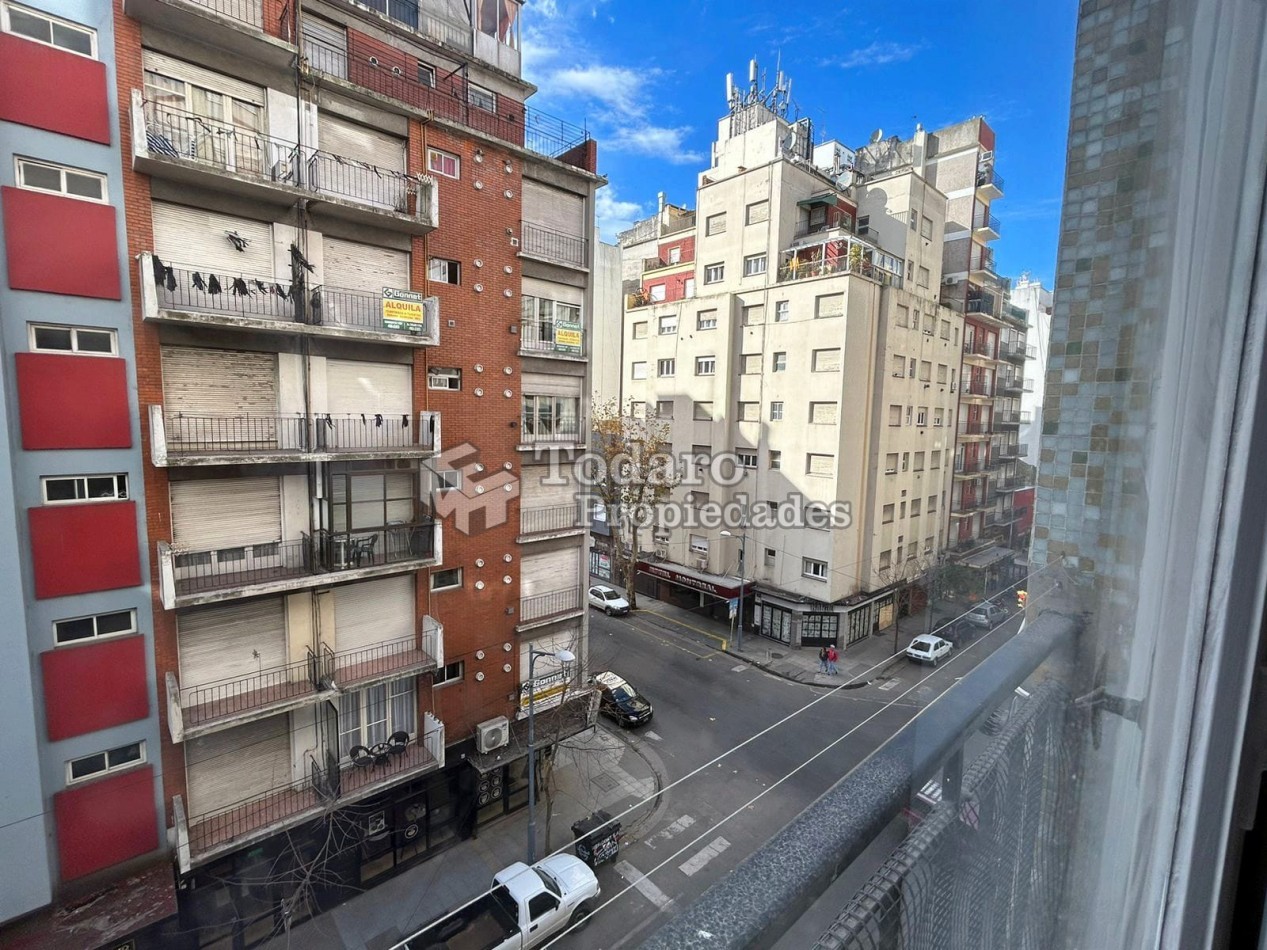  2 AMBIENTES TODO AL FRENTE CON BALCON FRANCES RECICLADO