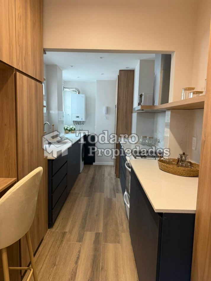 Departamento 3 ambientes reciclado con balcon a la calle