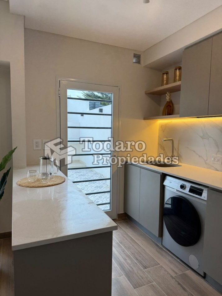 Duplex de dos plantas de 4 ambientes c/cochera