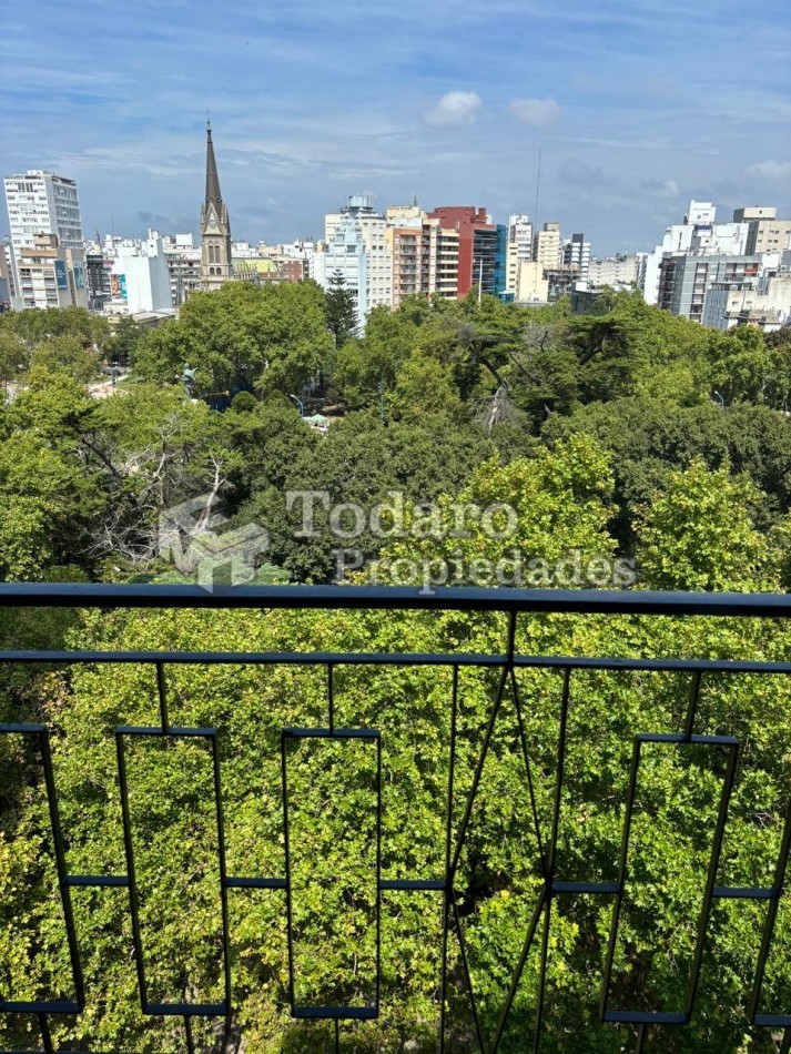 2 ambientes al frente con balcon ,con vista plena a la Plaza San Martin.