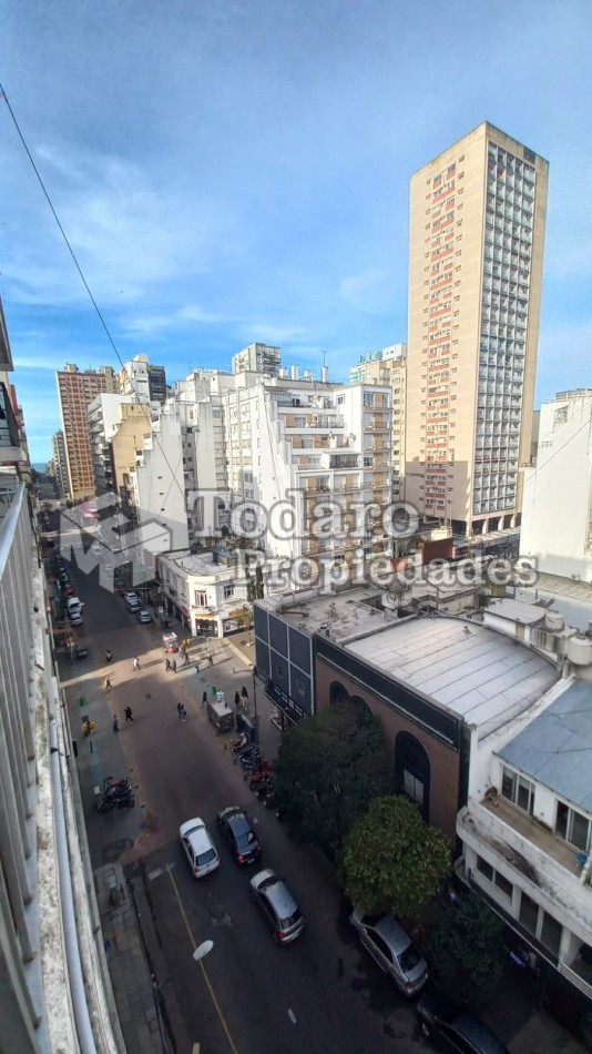  2 Ambientes a la calle con balcon saliente, reciclado,amoblado