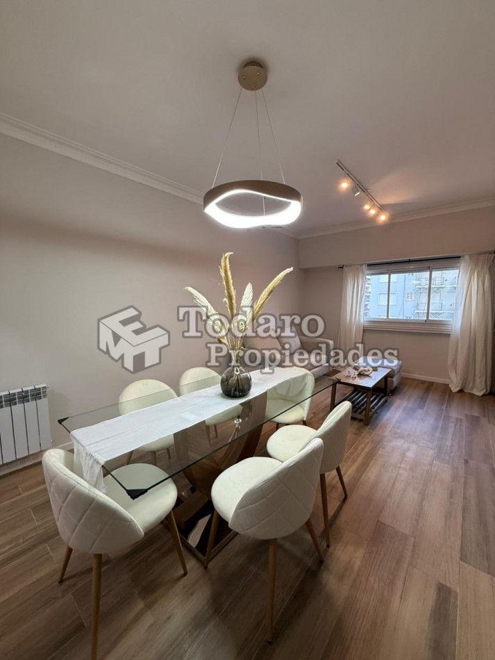 Departamento 3 ambientes reciclado con balcon a la calle