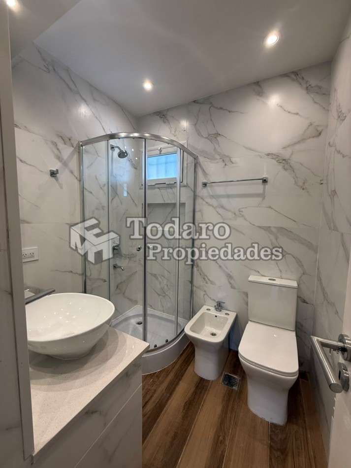 Duplex de dos plantas de 4 ambientes c/cochera
