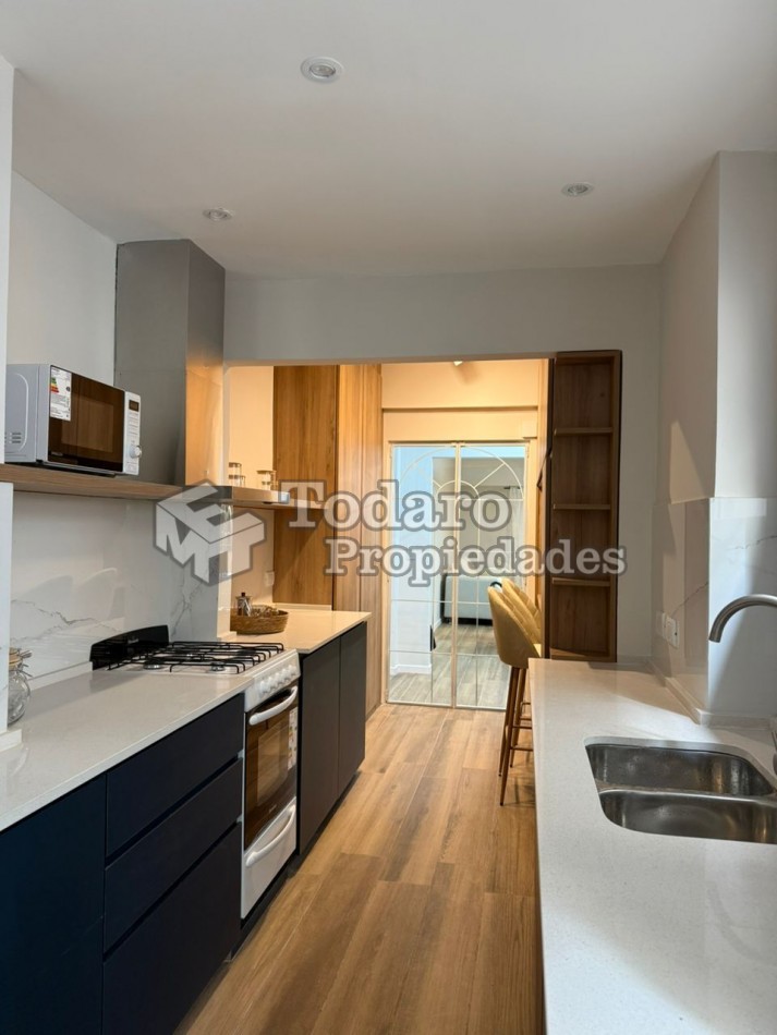 Departamento 3 ambientes reciclado con balcon a la calle