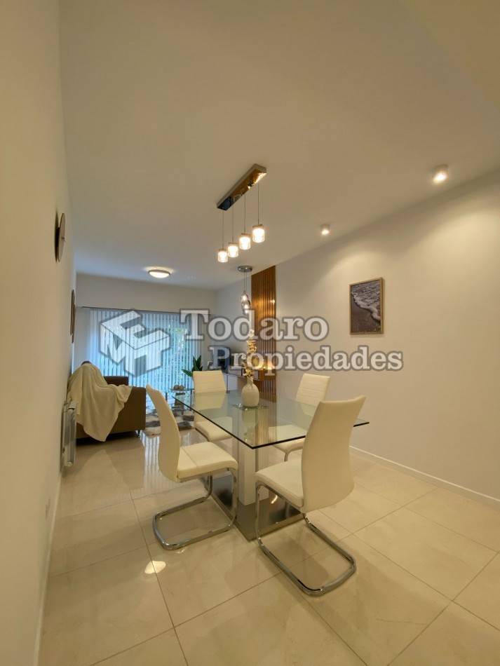 3 ambientes a la calle con balcon corrido Totalmente reciclado a nuevo.
