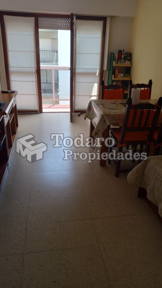 Departamento en Venta Dos Ambientes Amplio a La Calle con Balcon Saliente