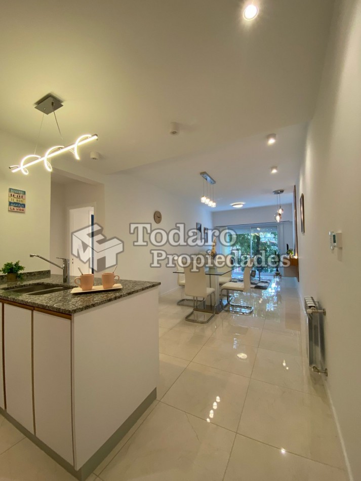 3 ambientes a la calle con balcon corrido Totalmente reciclado a nuevo.