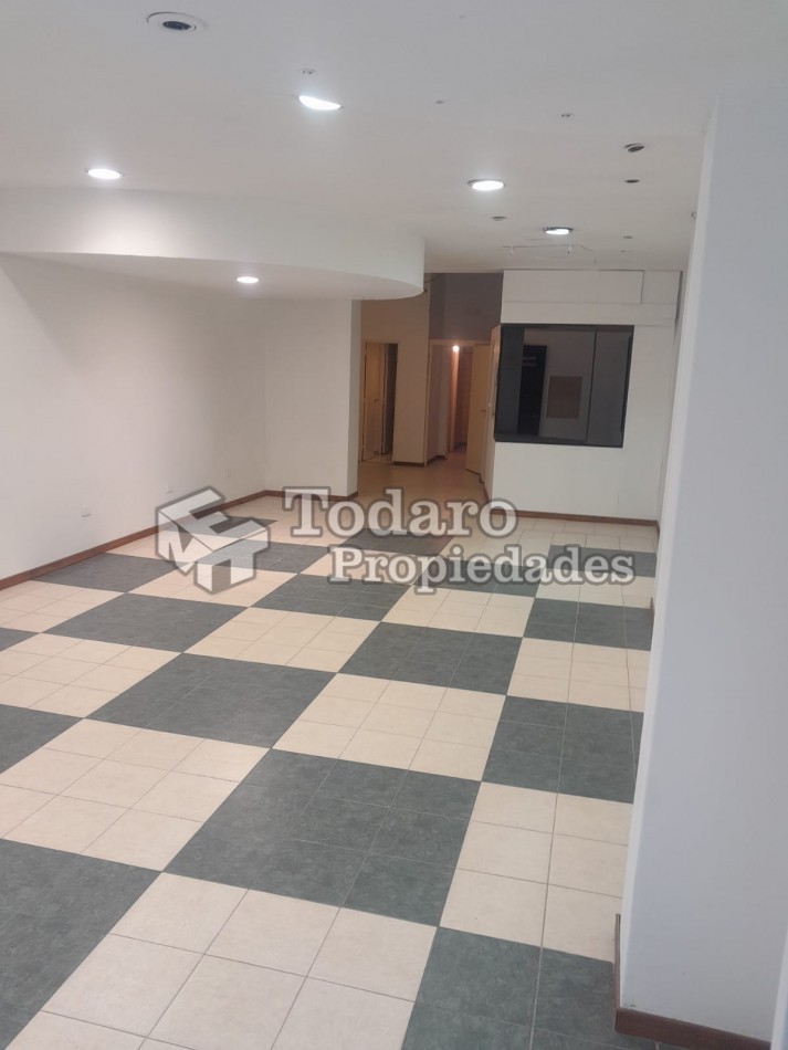 Excelente local en el centro de la ciudad sobre la calle Belgrano