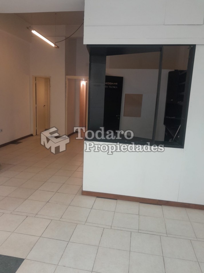 Excelente local en el centro de la ciudad sobre la calle Belgrano