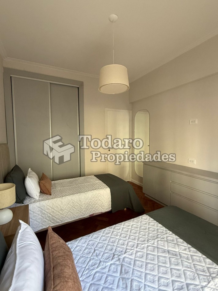 Departamento 3 ambientes reciclado con balcon a la calle