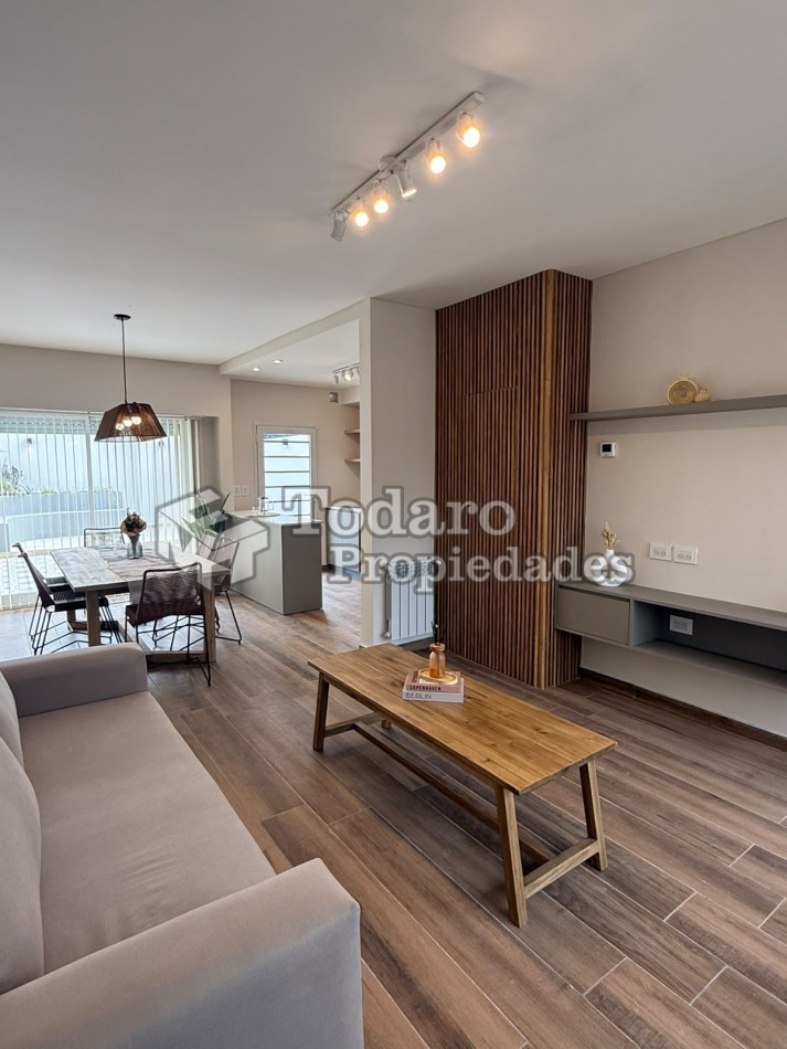 Duplex de dos plantas de 4 ambientes c/cochera