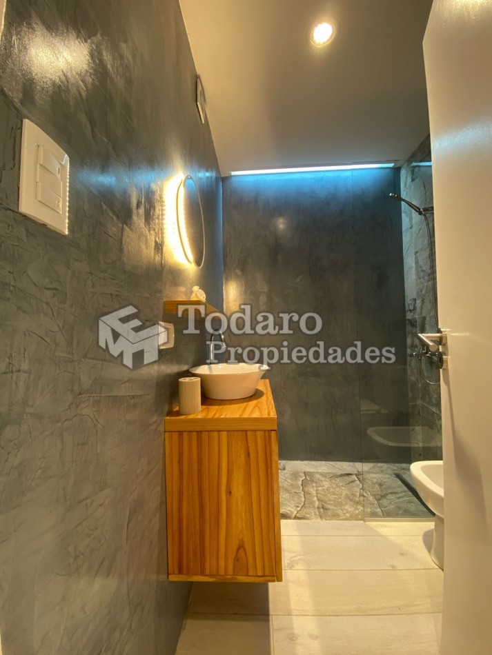 3 ambientes a la calle con balcon corrido Totalmente reciclado a nuevo.