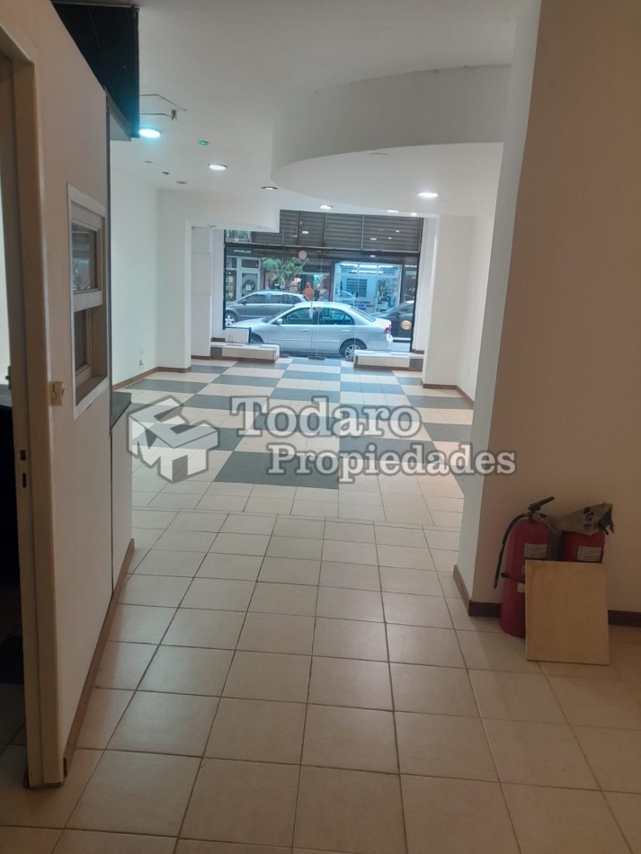 Excelente local en el centro de la ciudad sobre la calle Belgrano